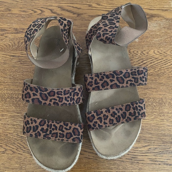 Cheetah print espadrilles - Picture 2 of 3